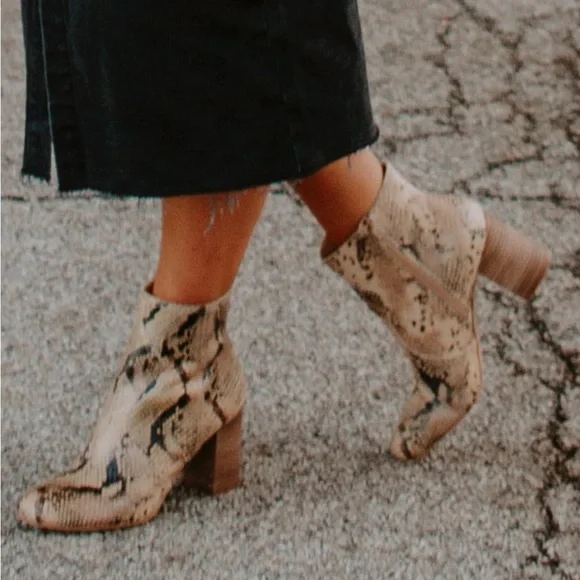 snakeprint heeled booties - Picture 2 of 3